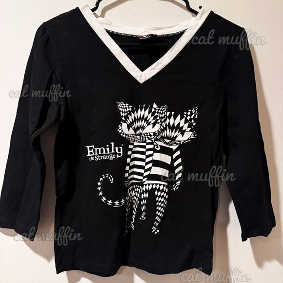 EMILY THE STRANGE BLACK / WHITE TOP from 2008 NEW!! *VERY RARE* - Picture 2 of 5